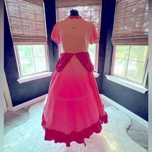 Princess Peach Costume - Adult size Medium (6-8)